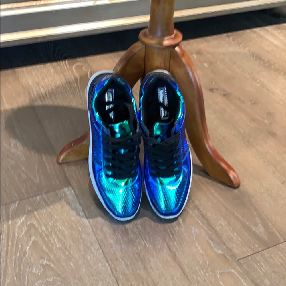 Blue fashion tennis shies size 9